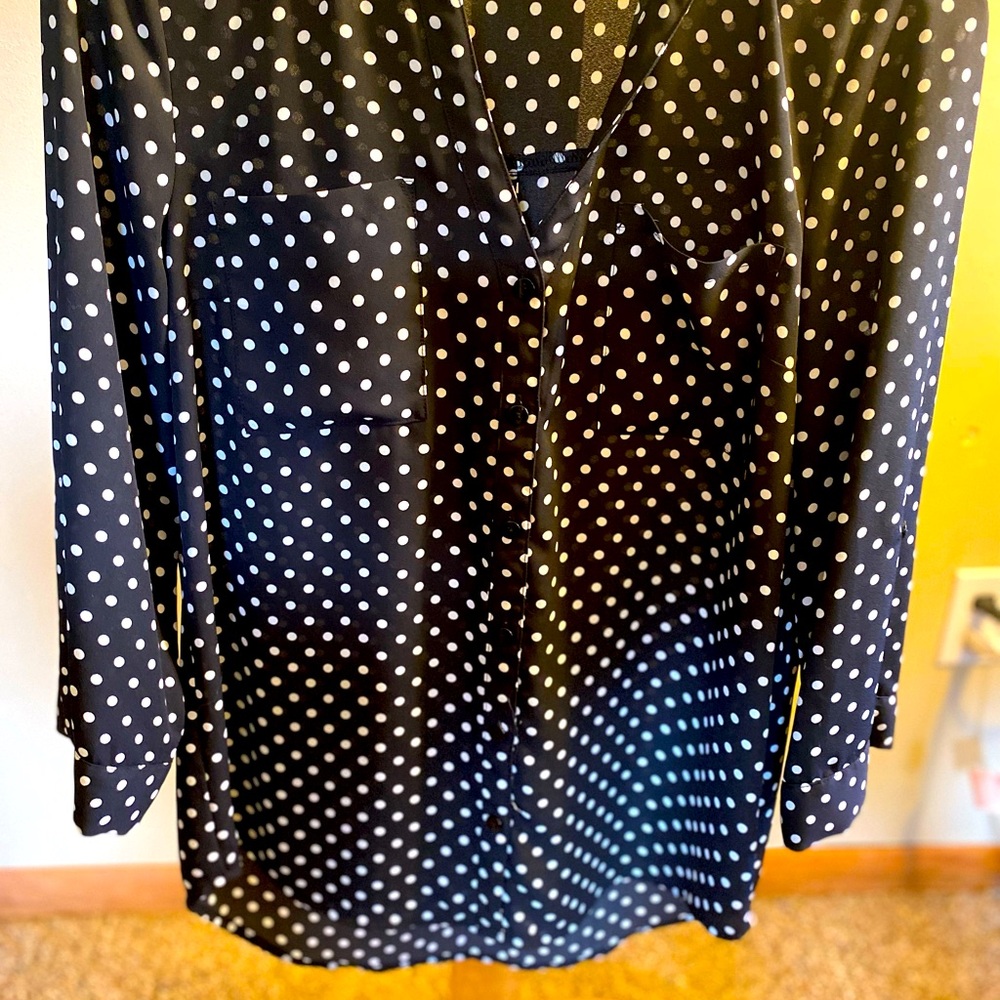 Stain free, smoke free, gently used 3/4 to long sleeve. Polka dot. B/W